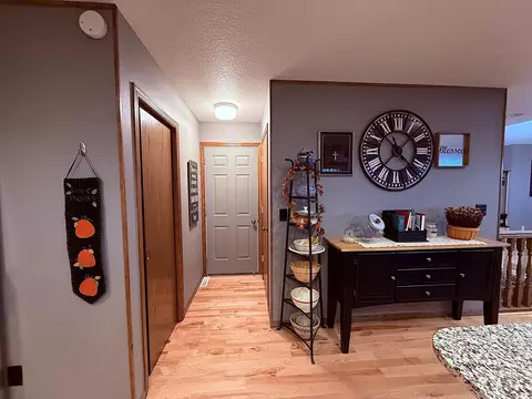 Entry Way - 1402 William Ave, Montevideo, MN 56265 photo 2 of 4