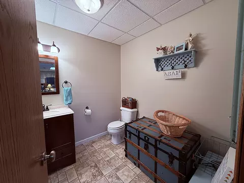 Bath - 1402 William Ave, Montevideo, MN 56265 photo 6 of 7