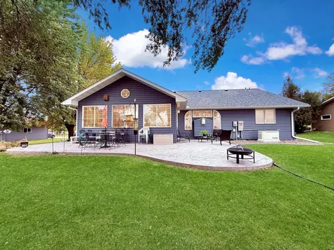 Exterior - 1402 William Ave, Montevideo, MN 56265 photo 3 of 12