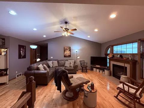Living - 1402 William Ave, Montevideo, MN 56265 photo 3 of 8