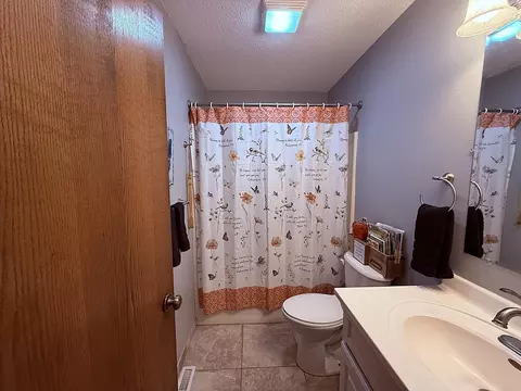 Bath - 1402 William Ave, Montevideo, MN 56265 photo 1 of 7