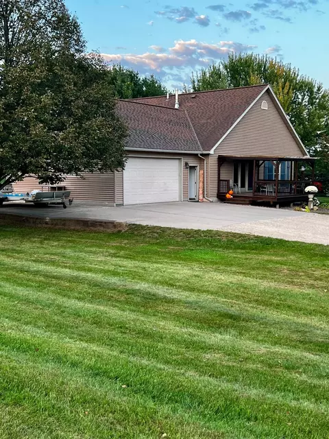 714 160th St, Hammond, WI 54015