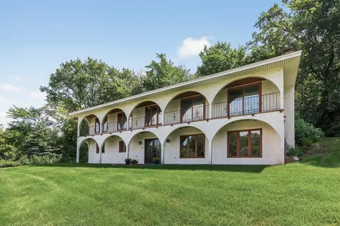 108 Hidden Meadow Rd, Apple Valley, MN 55124