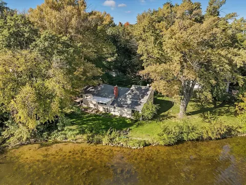 407 Gentry Ave N, Oakdale, MN 55128