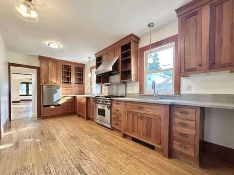 1470 Thomas Ave W, Saint Paul, MN 55104