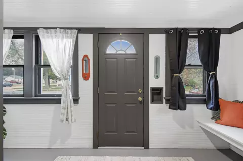 Entry Way - 611 8th Ave SW, Austin, MN 55912 photo 1 of 3