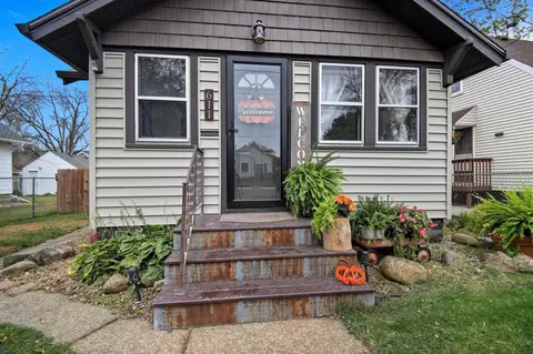 Exterior - 611 8th Ave SW, Austin, MN 55912 photo 3 of 10