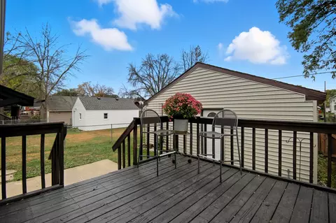Exterior - 611 8th Ave SW, Austin, MN 55912 photo 7 of 10