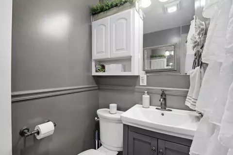 Bath - 611 8th Ave SW, Austin, MN 55912 photo 2 of 3