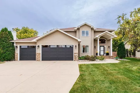 4903 Rose Creek Pkwy S, Fargo, ND 58104