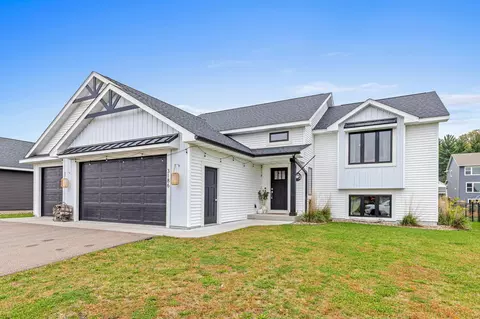 3186 Kingston St, River Falls, WI 54022