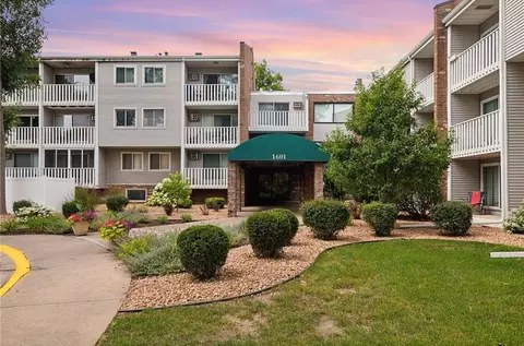 1601 N Innsbruck Dr #310, Fridley, MN 55432