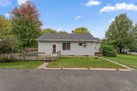 1740 English St, Maplewood, MN 55109