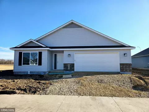 517 14th St NW, Waseca, MN 56093