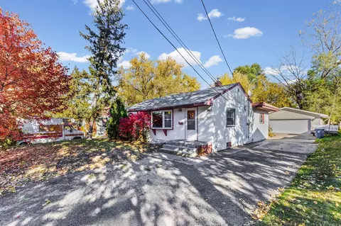 869 7th Ave NW, New Brighton, MN 55112