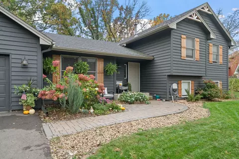 442 Juniper Ct, Mahtomedi, MN 55115