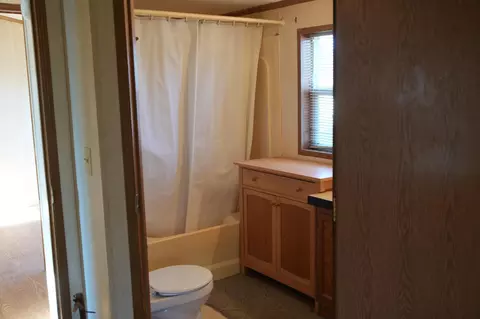 Bath - 2917 Millie Ave, Faribault, MN 55021 photo 2 of 3