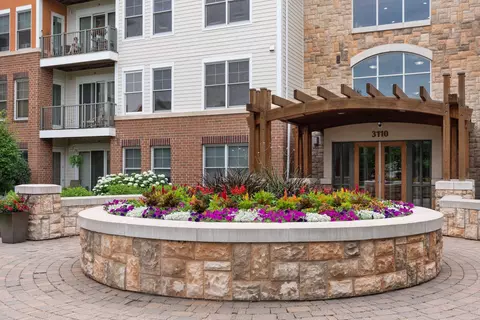 3110 N Chestnut St #414, Chaska, MN 55318