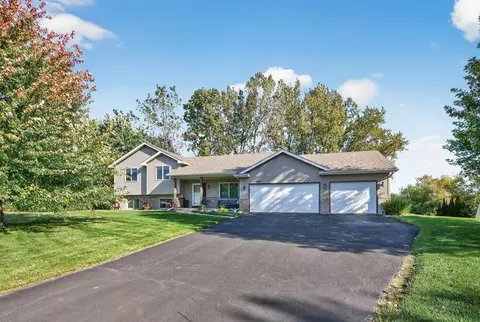 1952 Eagle Trl, Centerville, MN 55038