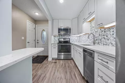 1701 42nd St S, Fargo, ND 58103