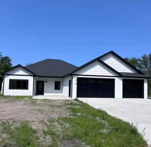 316 SW 4th Ave SW, Hankinson, ND 58041