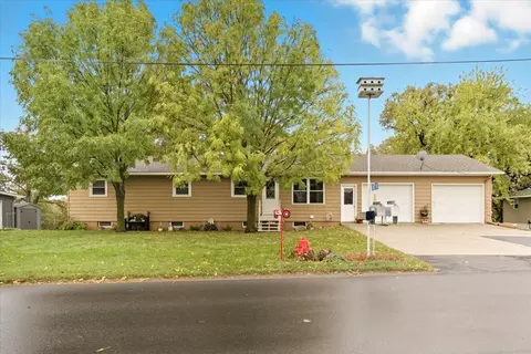 20611 Becker Lake Cir, Richmond, MN 56368