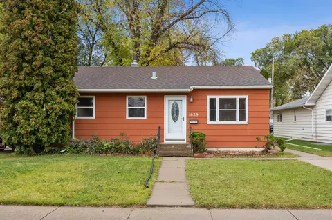 1629 12th St N, Fargo, ND 58102