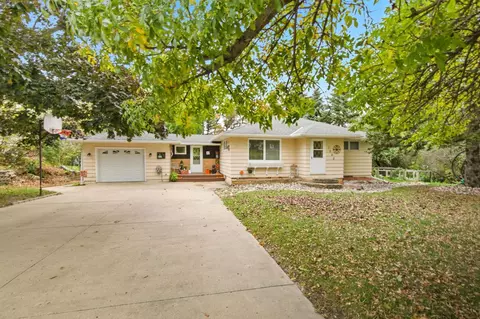 1025 Lakeland Dr NE, Willmar, MN 56201