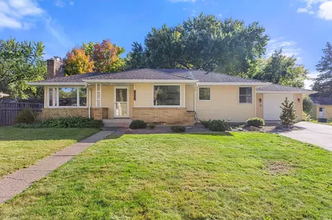 1802 Lydia Ave W, Roseville, MN 55113
