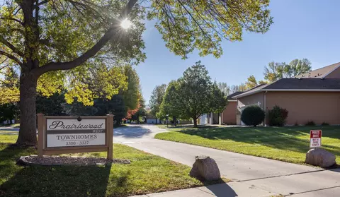 3325 W Prairiewood Dr S, Fargo, ND 58103