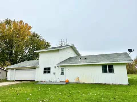 116 S Birch Dr, Warroad, MN 56763