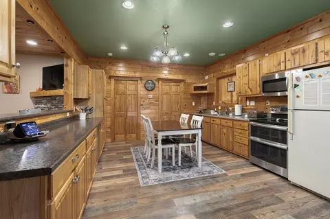 Kitchen - 18164 Mill Rd, Brainerd, MN 56401 photo 2 of 4