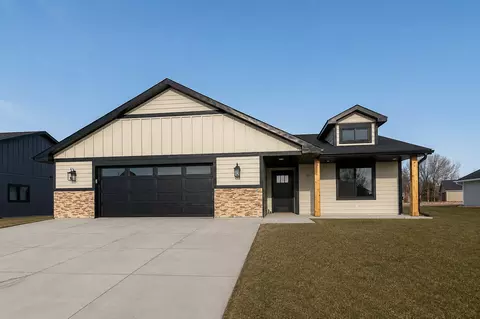 309 Pinehurst Dr, Mankato, MN 56001