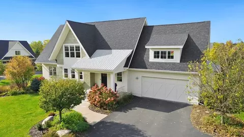 10144 Tapestry Hl, Lake Elmo, MN 55042