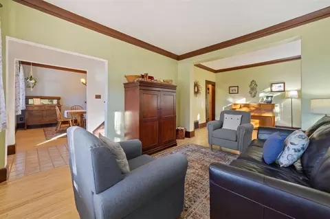 Living - 107 E Mankato St, Duluth, MN 55803 photo 3 of 3