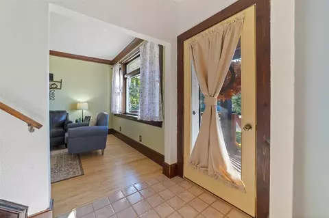 Entry Way - 107 E Mankato St, Duluth, MN 55803 photo 2 of 2