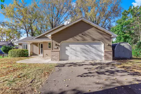 8462 Larch St NW, Coon Rapids, MN 55433
