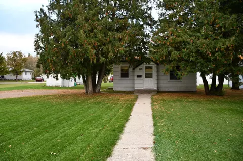 706 Dewey Ave N, Thief River Falls, MN 56701