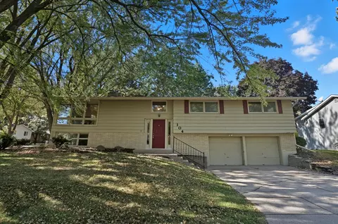 104 Mark Dr NE, Hutchinson, MN 55350