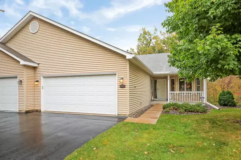 2147 Overlook Dr, Bloomington, MN 55431