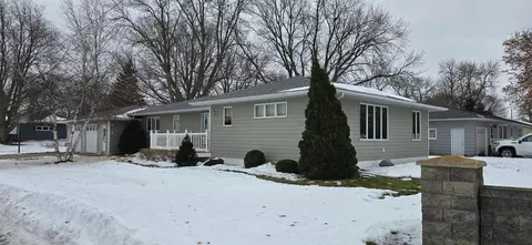 313 3rd Ave N, Emmons, MN 56029