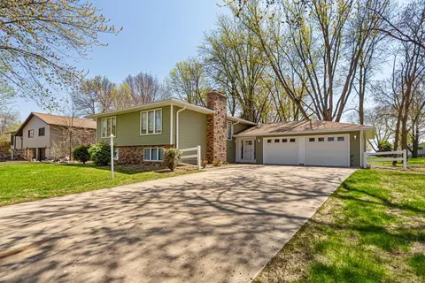 751 Lakeside Dr, Gaylord, MN 55334
