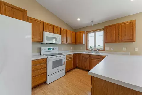 Kitchen - 1844 Patricks Bay, Faribault, MN 55021 photo 2 of 4