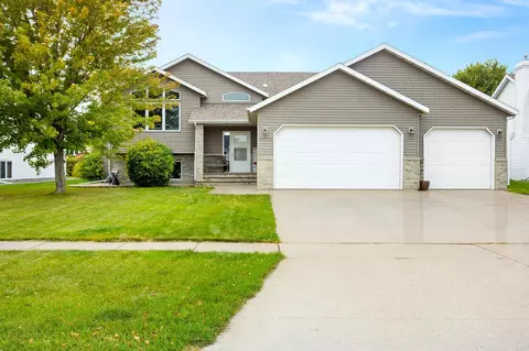 2707 Parkview Dr S, Fargo, ND 58103