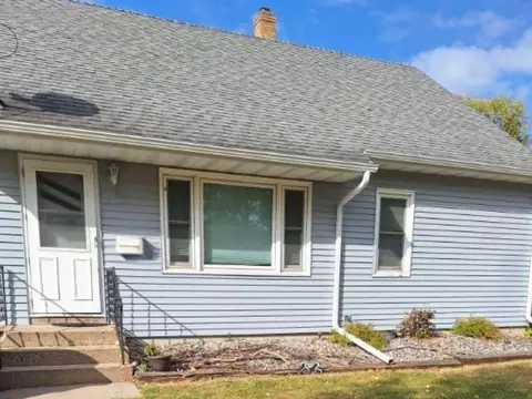 819 15th St N, Moorhead, MN 56560