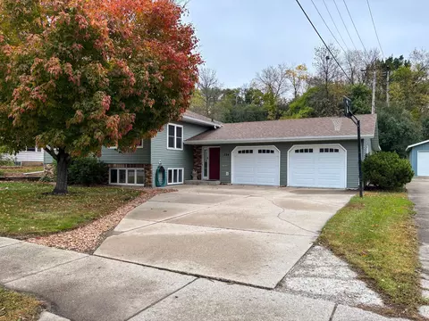 324 N Vine St, Fergus Falls, MN 56537