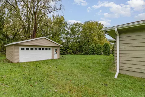 1448 Glynview Trl, Faribault, MN 55021 photo 2