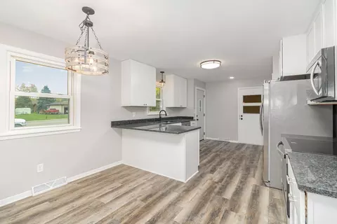 1448 Glynview Trl, Faribault, MN 55021 photo 8