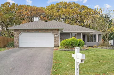 2909 Sunnyside Cir, Burnsville, MN 55306