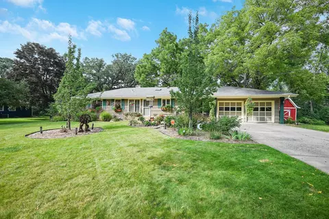 3220 Harmony Cir, Burnsville, MN 55337